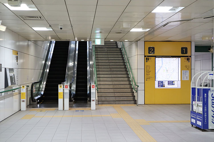福岡市地下鉄の渡辺通駅におります。